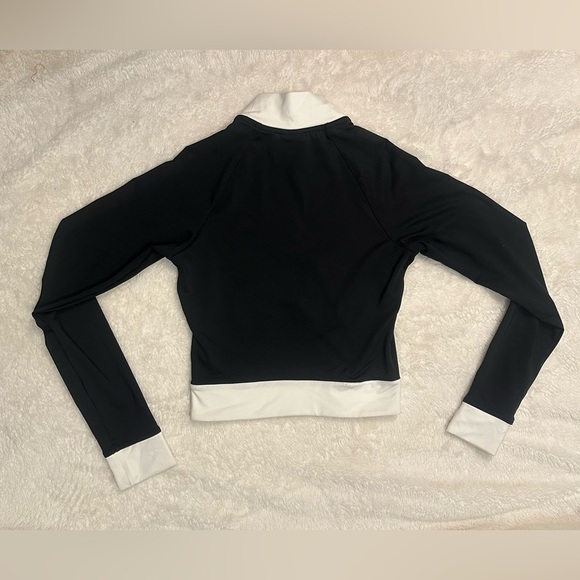 Nike Women's Black and White Crop Top - Picture 2 of 3